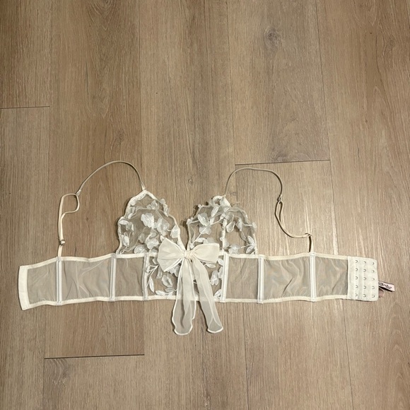 Victorias Secret Womens Bralette Medium White Cream Lace Delicate Floral Bow - Picture 5 of 12